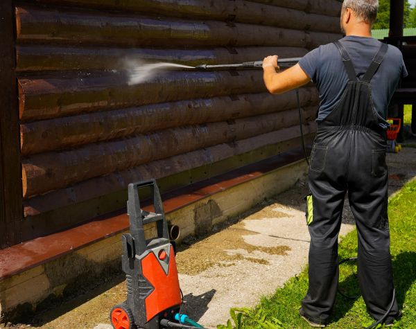 Log Home Pressure Washing in Reno